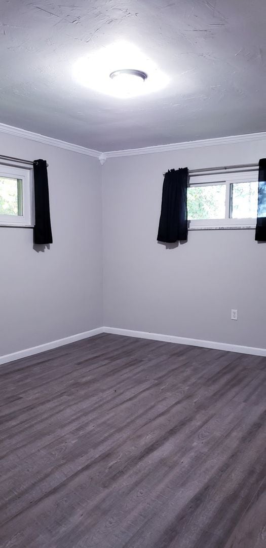 Building Photo - Large 6 bed, 3 ba  Brick, Raised Ranch, Ho...