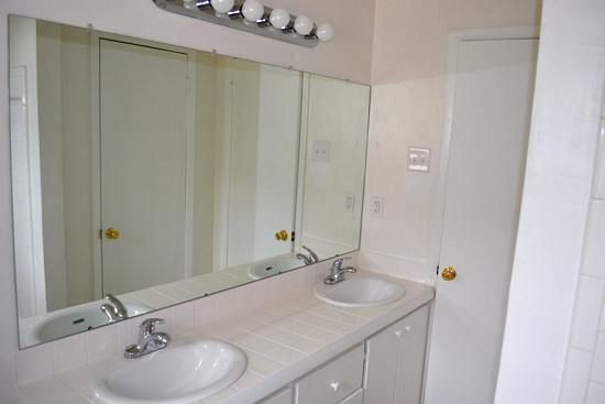 Building Photo - 2528 St Francis Ave