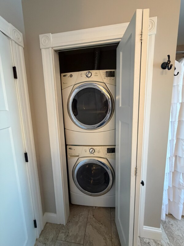 Building Photo - 127 Bartlett St