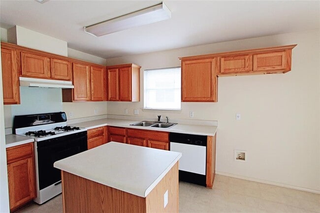 Building Photo - 1821 Friars Tale Ln