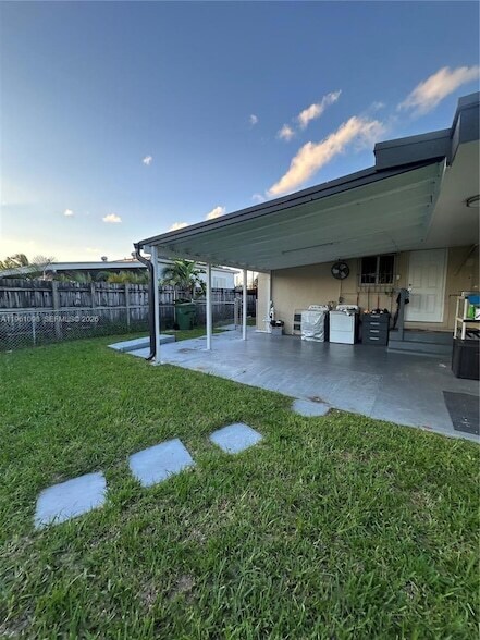 Building Photo - 200 W 53rd Terrace