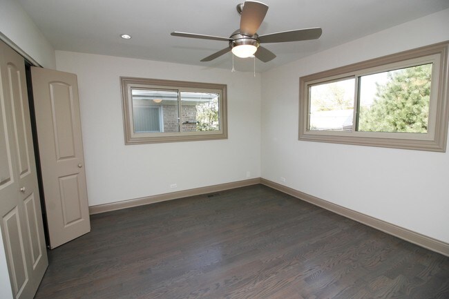 Building Photo - 3804 W Touhy Ave