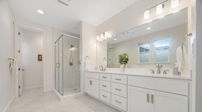 Building Photo - 1747 Linden Ln