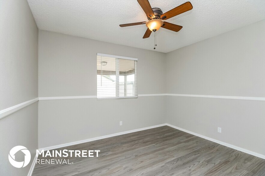 Building Photo - 4062 E Holmes Ave