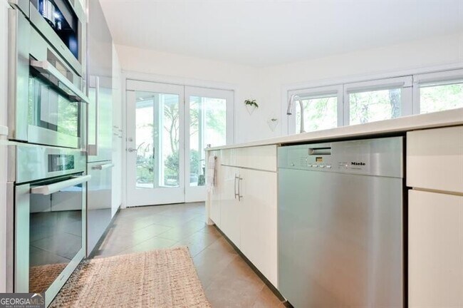 Building Photo - 625 Idlewood Dr NW