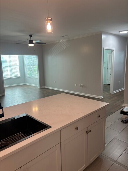 Building Photo - 100 Bucksley Ln