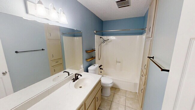 Building Photo - 414 W Voelter Ave