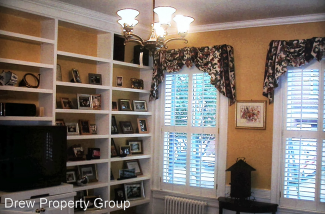 Building Photo - 4 br, 3.5 bath House - 3417 Dent Place NW