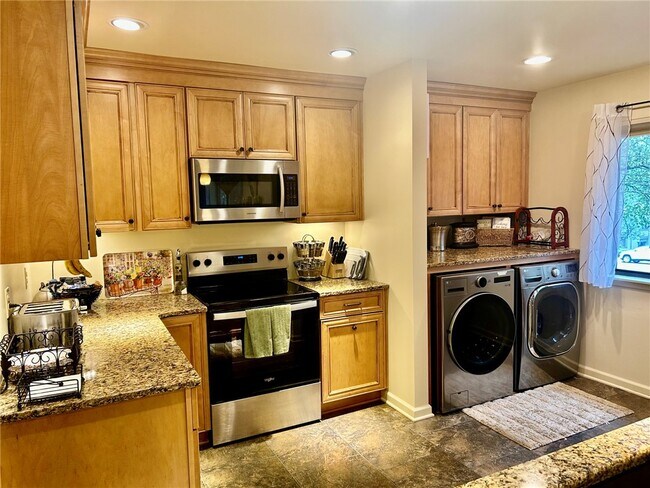 Building Photo - 606 Safe Harbor Cir