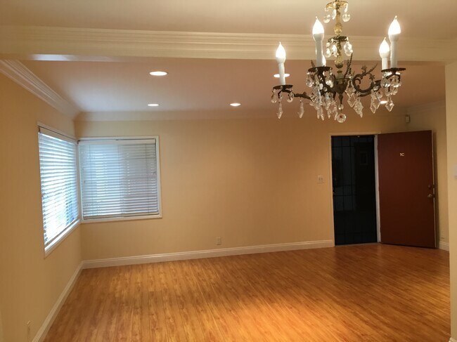 Building Photo - 1233 N Columbus Ave