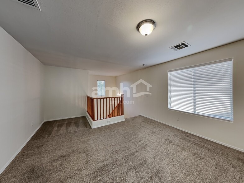 Building Photo - 3542 E Terrace Ave