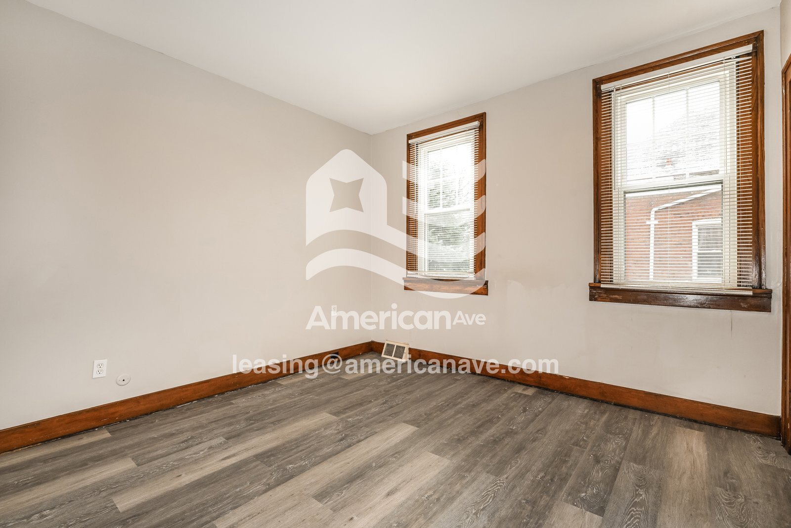 Building Photo - 726 Grandview Ave