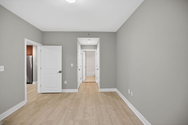 Building Photo - One Bed One Bath Condo in Tenleytown