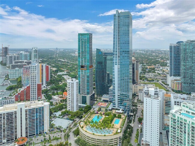 Building Photo - 1435 Brickell Ave