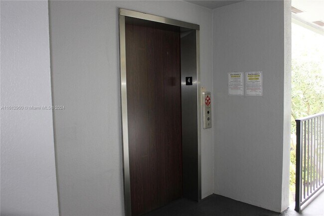 Building Photo - 400 SW 134th Way