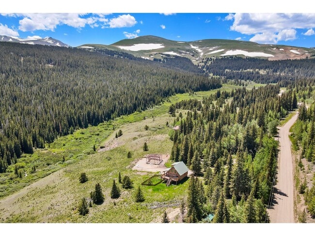 Building Photo - Beautiful Home on 10 Acres