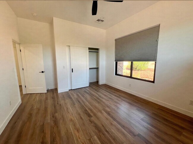 Building Photo - 485 Windsong Dr