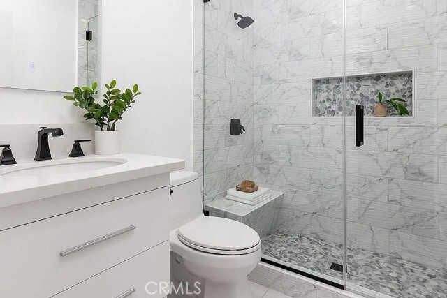 Building Photo - 977 N Hill St