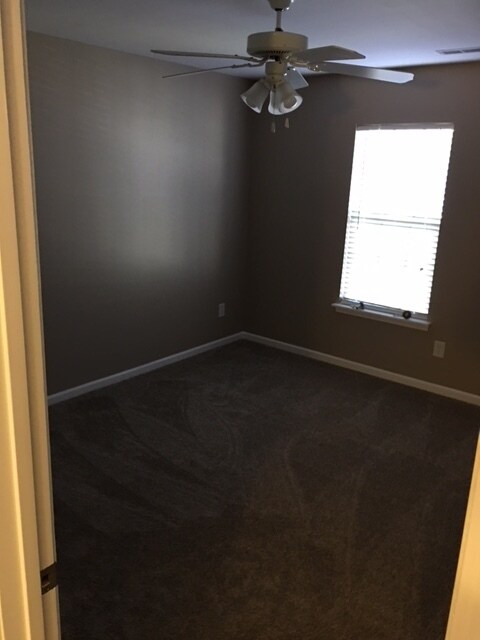 Building Photo - Lovely 3 Bedroom Townhome!