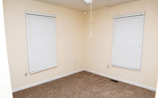 Building Photo - 10701 Houck Dr