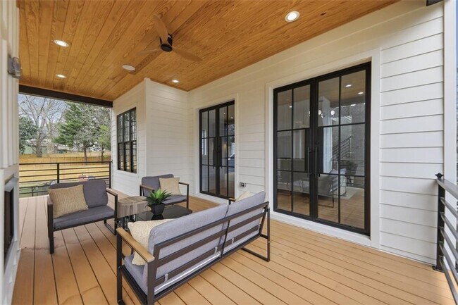 Building Photo - 1385 Sylvan Cir NE