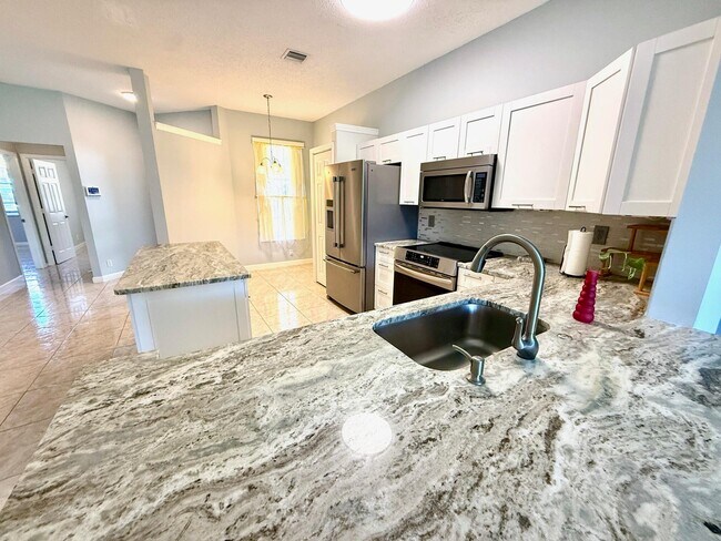 Building Photo - 3162 Via Poinciana