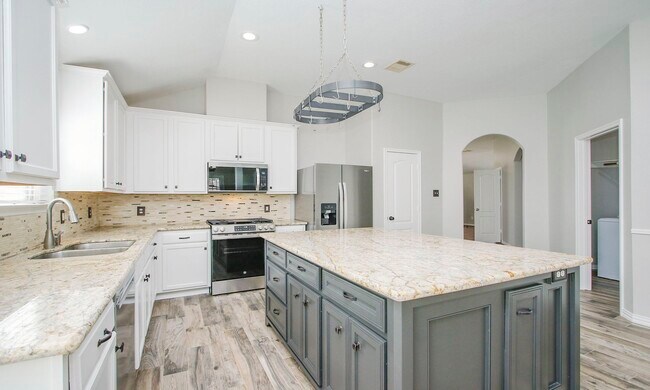 Building Photo - 24918 Oconee Dr