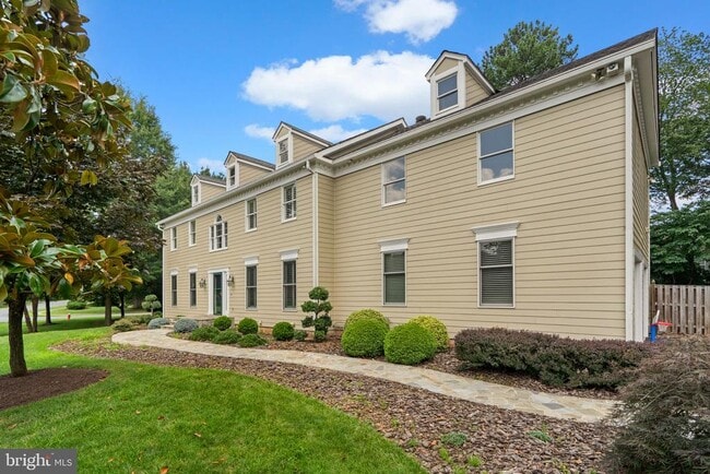 Building Photo - 1301 Daviswood Dr