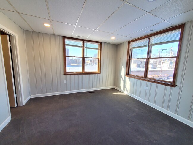 Building Photo - 2742 W Montrose Ave