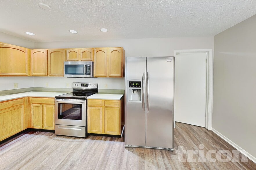 Building Photo - 746 Streamside Dr