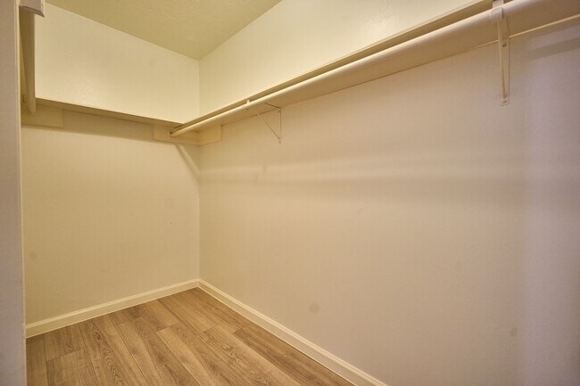 Building Photo - 10818 Briar Forest Dr