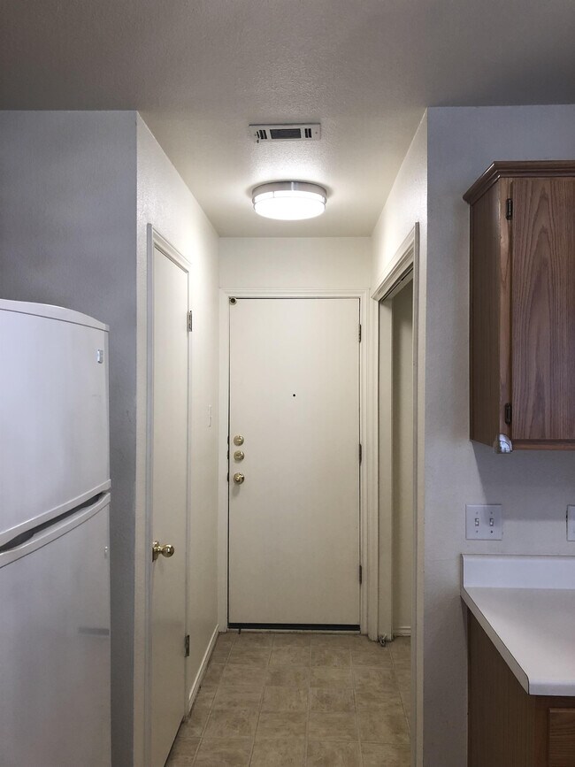 Building Photo - 9709 Sugar Hill Dr