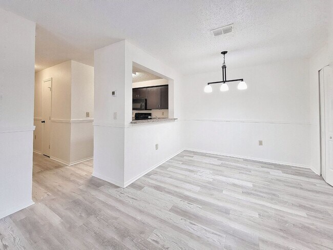 Building Photo - 3705 SW 27th St