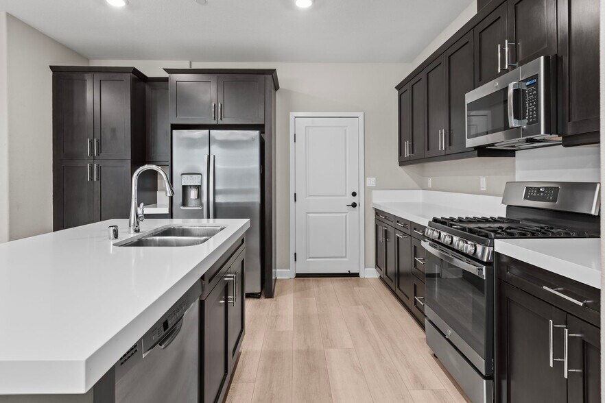 Building Photo - 1073 Delpy View Pt