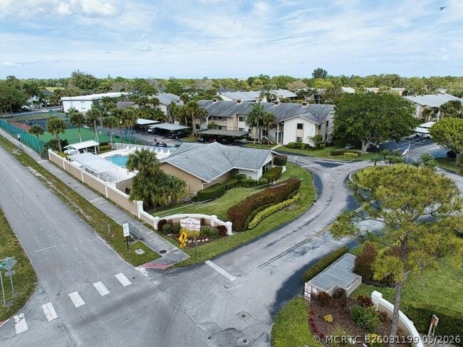 Building Photo - 3151 SE Aster Ln