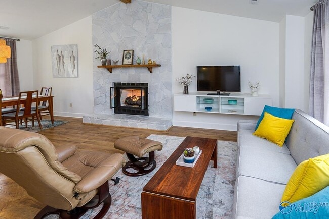 Building Photo - 208 S Oxford Cir