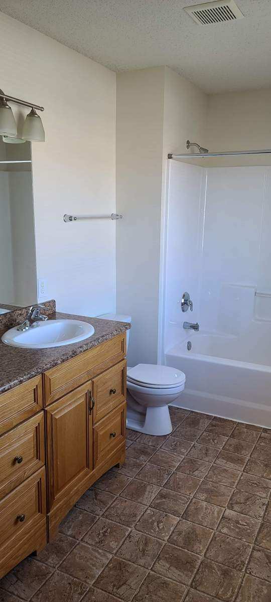 Building Photo - 4262 Estate Dr S