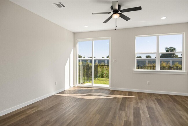 Building Photo - 585 Galt Dr