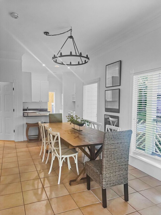 Building Photo - 50% off first months rent.  Perfect for large families or multiple friends!  5 bedroom house loca...