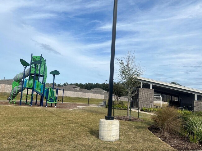 Building Photo - 5930 Cypress Hts Dr