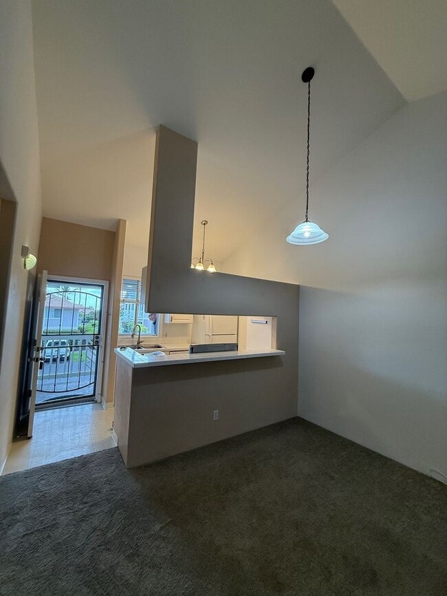 Primary Photo - $2,500 / 2br - 2 bath, Condo with Lanai (K...