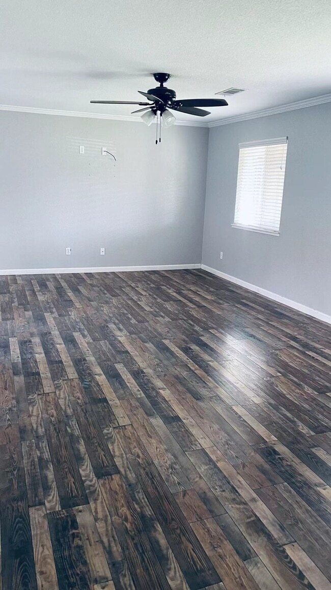 Building Photo - 711 Sandpiper Ln