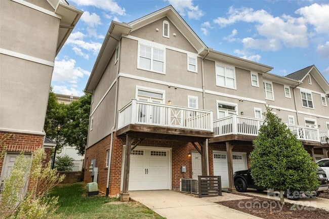 Building Photo - 817 W 4th St