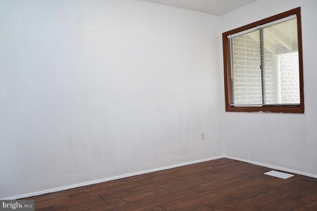 Building Photo - 13315 Schwenger Pl