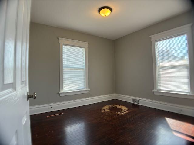 Building Photo - Large Home near Bradley University