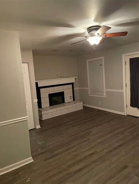 Living Room - 114 E 13th St