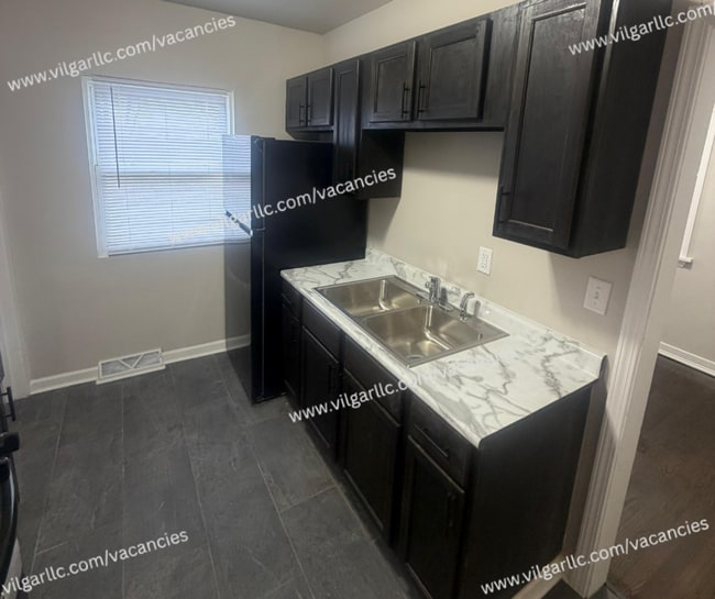 Building Photo - Newly Renovated 2-Bedroom • 1-Bathroom Home