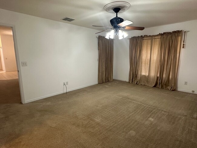 Building Photo - 4 Bedroom, 3 Bath, 3 Car Garage on 1 Acre ...