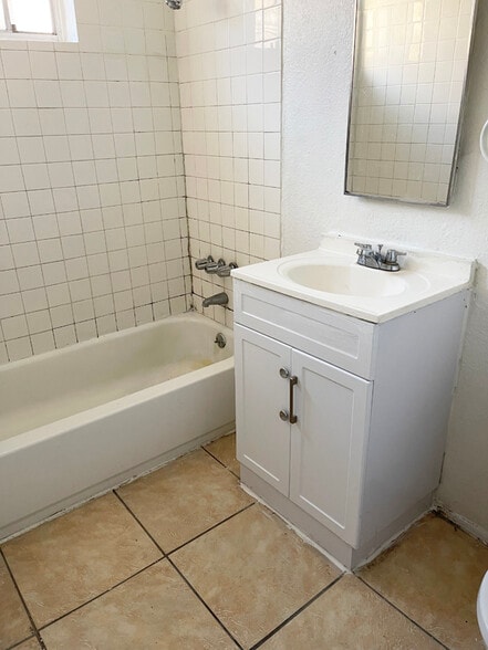 Building Photo - 808 E Pine St