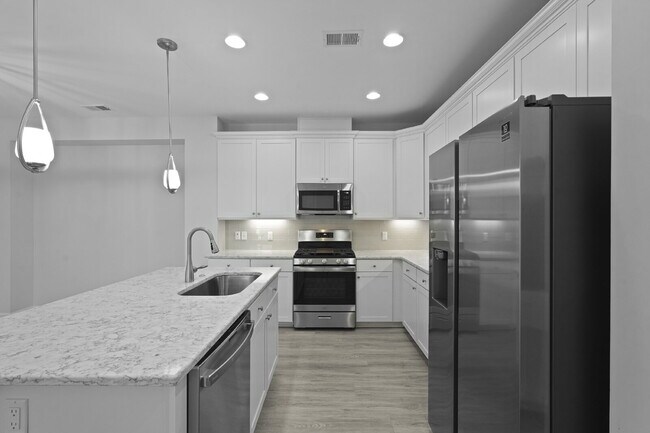 Building Photo - "Charming 2-Bedroom Retreat with 2 Baths and Den - 1558 Sq. Ft. of Comfort in Latitude Margaritav...